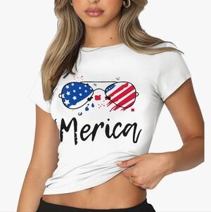 NWOT Boutique Women's Patriotic Cropped Graphic Tee - Short Sleeve L